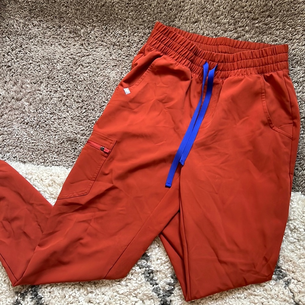 Figs high wasted jogger scrub pants - burnt orange